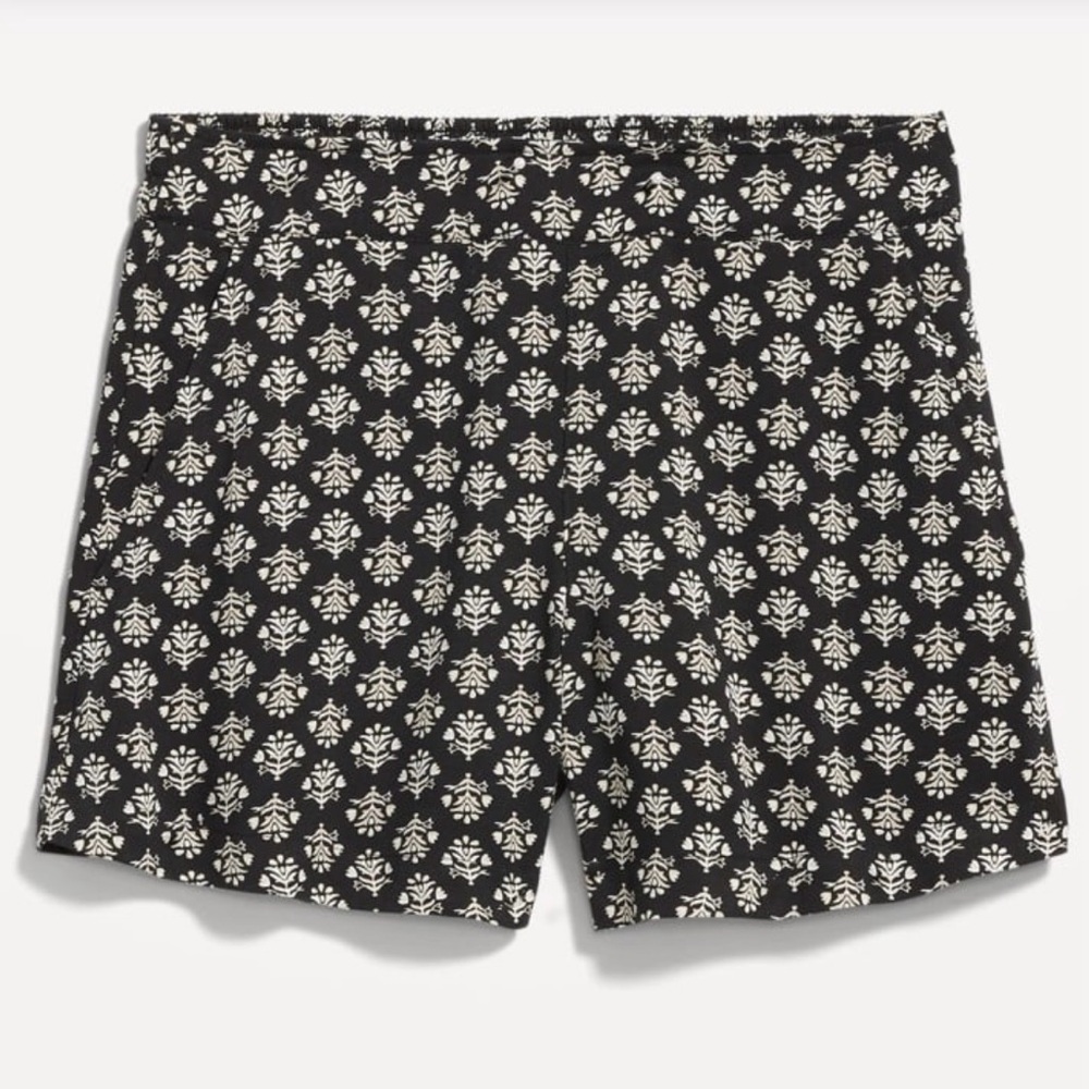 Old Navy Women’s High Waisted Playa Shorts Black Geo 2XL Flowy Loose Casual